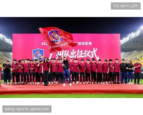 广州队在近期联赛中防守稳定性有所提升，球队整体运转趋于平稳